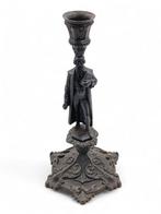 Kandelaar - Gietijzer - Geleerde figuur uit de negentiende