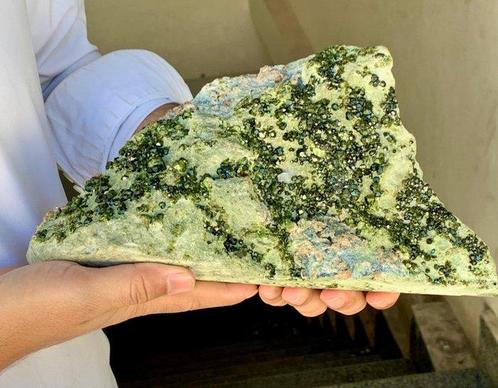 Spécimen de cristal de grenat démantoïde vert naturel rare, Verzamelen, Mineralen en Fossielen