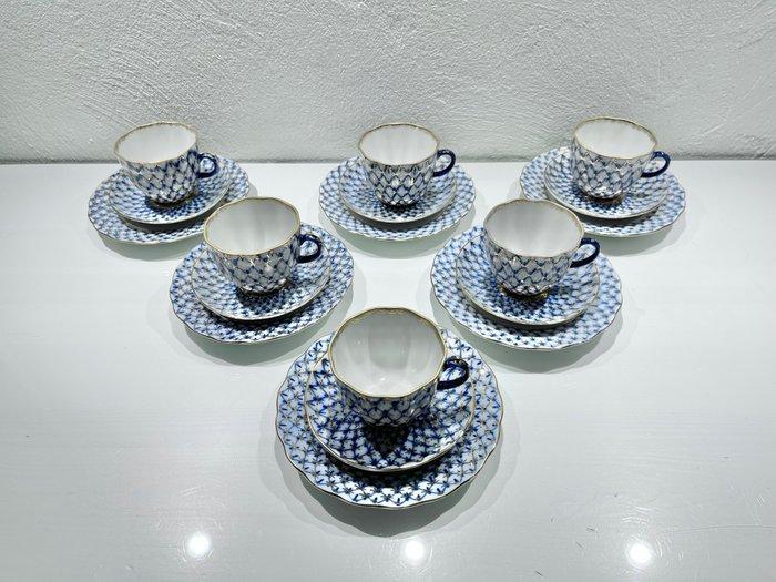 Lomonosov Imperial Porcelain Factory - Anna Yatskevich -, Antiek en Kunst, Antiek | Meubels | Tafels