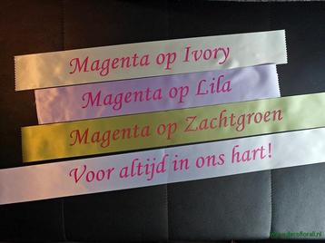 Wit lint 70 mm met magenta opdruk +/- 80cm. - eigen tekst