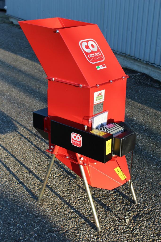 Ceccato Olindo (Mais) Dorsmachine 600 kg/u 230V, Zakelijke goederen, Landbouw | Werktuigen