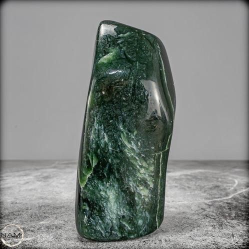 Zeer zeldzaam natuurlijk jade-nephriet Kristal-Vormloos,, Verzamelen, Mineralen en Fossielen