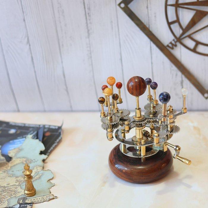 Planetarium Orrery S. Nr. 04 - Luxe Orrery met stenen - 2025, Antiquités & Art, Curiosités & Brocante