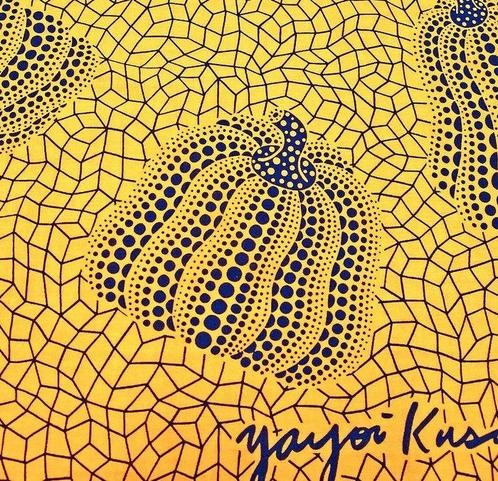 After Yayoi Kusama - Dots Obsession - Pumpkin Hand Cloth, Antiquités & Art, Curiosités & Brocante