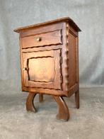 Nachtkastje - Hout, Italiaanse ambachtssnijderij begin 20e