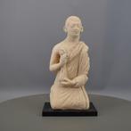 Gandhara Stuc UNE FIGURE EN STUCCO DUN MOINE, GANDHARA -