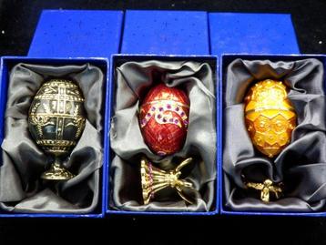 Fabergé ei - Faberge Style - 3x Faberge Style Eieren - Atlas, Antiek en Kunst