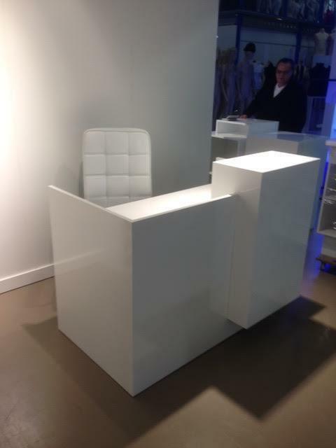 *TIP*  Glossy wit bureau, Articles professionnels, Aménagement de Bureau & Magasin | Commerce & Inventaire, Enlèvement ou Envoi