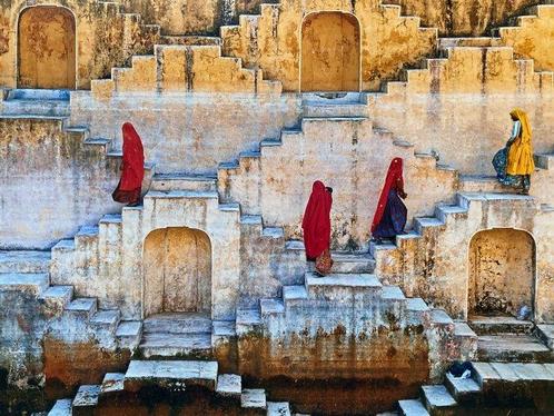 Tuul & Bruno Morandi - Women in the stairs, Jaipur,, Antiek en Kunst, Kunst | Schilderijen | Modern