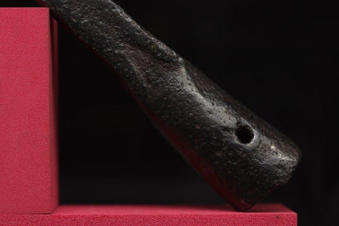 Keltisch (La Téne) - Lange ijzeren gesmede bijl - Relikwie -, Antiek en Kunst, Antiek | Overige Antiek