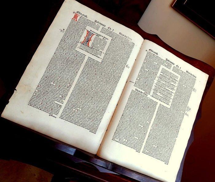Nicolaus de Lyra - Sheet from Incunable Biblia latina, Antiek en Kunst, Antiek | Boeken en Manuscripten