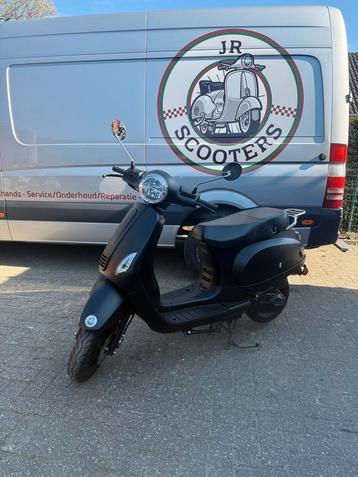 Scooter B-Klasse (Rijbewijs Nodig!) beschikbaar voor biedingen