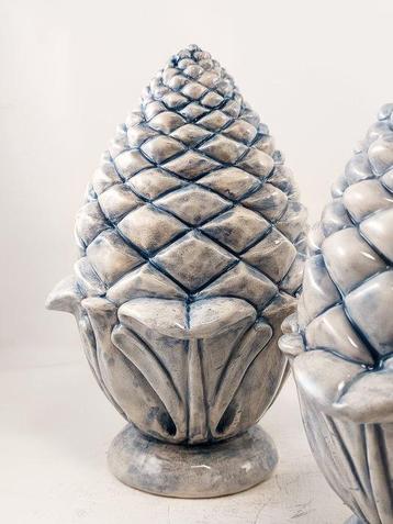 Ornement décoratif - Italie - Paire de pommes de pin en