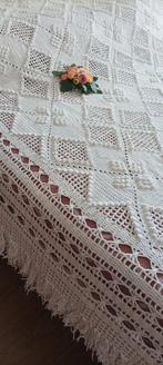 Prachtig linnen quilt, gemaakt in fijn haakwerk met een