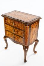 Armoire - Bronze doré, Buis, Noyer, Ronce de noyer,