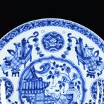Bord - Assiette à décor bleu blanc d’un enfant sur un balcon, Antiek en Kunst
