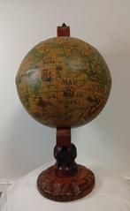 Celestial and terrestrial globes - Rustico, GEEN RESERVE -