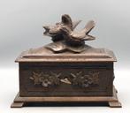 Doos - Hout - Houten, gesculpteerde doos uit de 19e eeuw, Antiek en Kunst