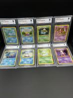 Pokémon - 8 Graded card - BULBASAUR HOLO & IVYSAUR HOLO &, Hobby en Vrije tijd, Nieuw