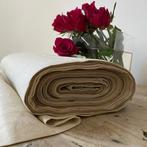 Linnen- en hennepstof op een antiek weefgetouw - Italië - 12