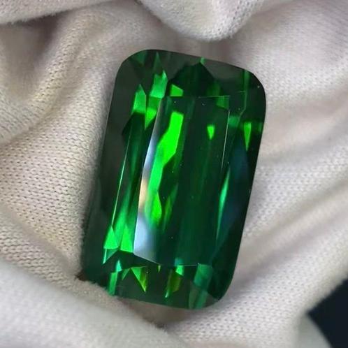 Groen Toermalijn - 27.51 ct - Gemological Institute of, Handtassen en Accessoires, Edelstenen