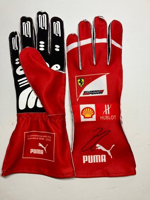 Ferrari - Kimi Räikkönen - 2018 - Replica racehandschoenen, Verzamelen, Automerken, Motoren en Formule 1