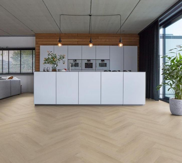 Lyon visgraat pvc silent rigid click micro-bevel 4V - Beige, Doe-het-zelf en Bouw, Vloerdelen en Plavuizen, Ophalen of Verzenden