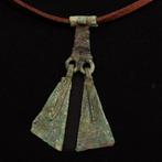 Époque Viking Bronze Amulette avec deux pattes de canard -