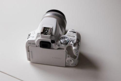 Canon EOS 200D + EF-S 18-55 Appareil photo numérique, Audio, Tv en Foto, Fotocamera's Digitaal