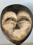 Masker (1) - Hout - kwele - goed - Gabon
