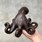 sculptuur, No Reserve Price -  A Octopus Sculpture in Bronze