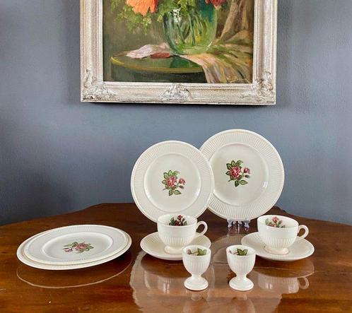 Wedgwood - Service de table pour le dîner (10) - Moss Rose -, Antiek en Kunst, Antiek | Meubels | Tafels
