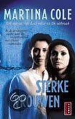 Sterke vrouwen / Poema thriller 9789024549047 M. Cole, Verzenden, Gelezen, M. Cole