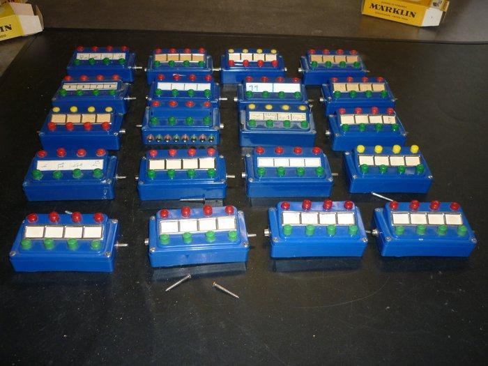 Märklin H0 - 7210 + 7072 + ? - Model treinbevestiging (20) -, Hobby en Vrije tijd, Modeltreinen | H0