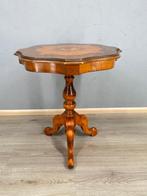 Fijn bewerkte houten bijzettafel met intarsia - Bijzettafel, Antiek en Kunst
