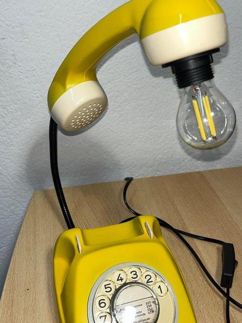Tafellamp - Plastic - Telefoon uit de jaren 60 omgevormd tot, Antiek en Kunst, Kunst | Designobjecten