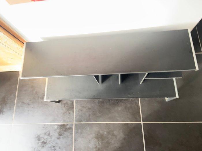 Bang & Olufsen - Kast op een standaard - Hout, Antiek en Kunst, Antiek | Meubels | Stoelen en Sofa's