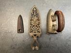 Strijkijzer - gietijzer - met onderzetter Trivet, Antiek en Kunst