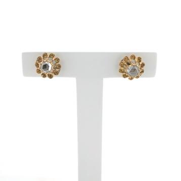Gouden florale oorstekers met diamant; 0,20 ct. | Vintage, Ophalen of Verzenden