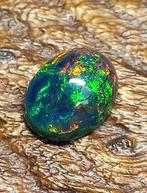 Ethiopische zwarte opaal, gerookt. 2,60 karaat. Geen