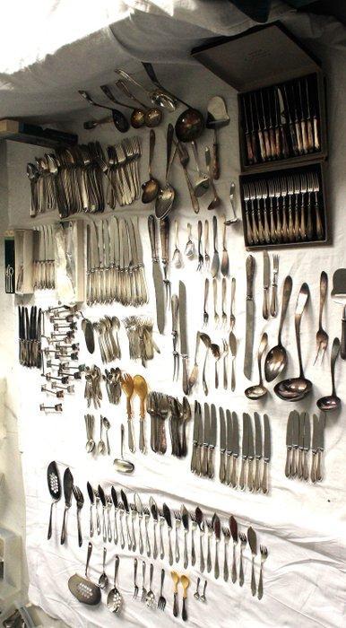 Bestekset (352) - Verzilverd - Keltum P2 18 persoons, Antiek en Kunst, Antiek | Meubels | Tafels
