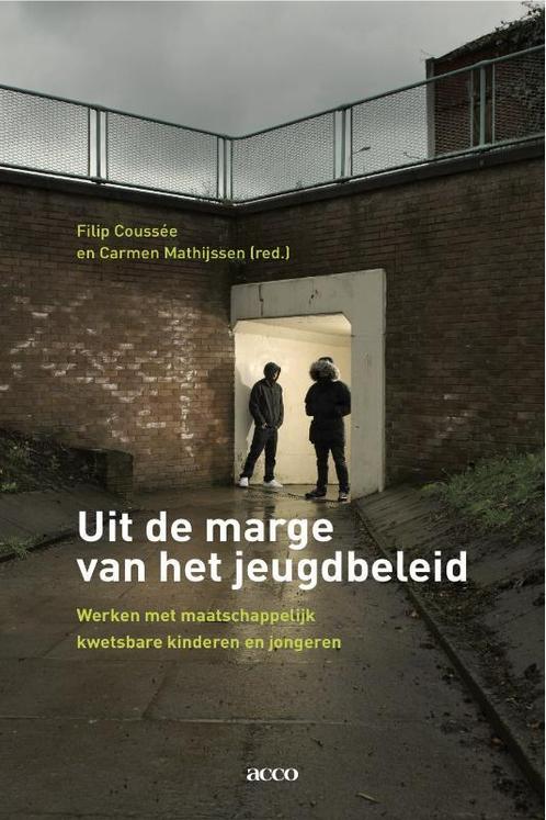 Uit de marge van het jeugdbeleid 9789033485947, Livres, Science, Envoi