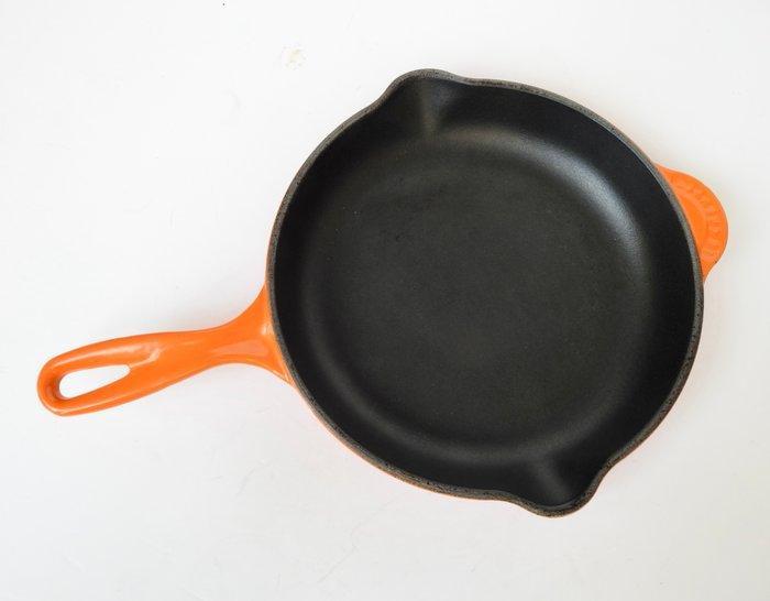 Le Creuset - Pan - geëmailleerd gietijzer - koekenpan 24,5, Antiek en Kunst, Antiek | Keukengerei