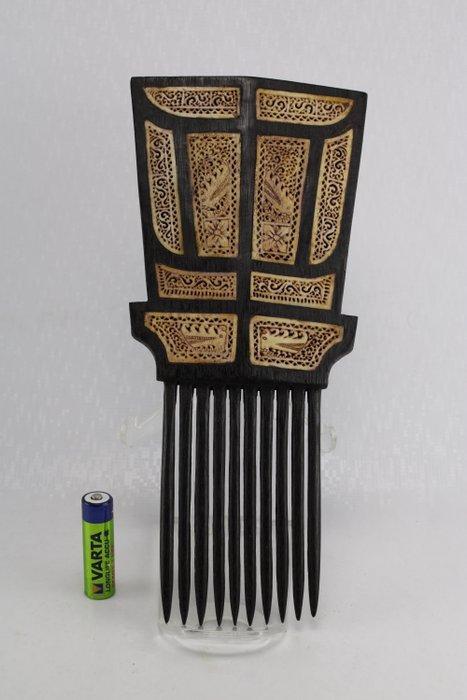 Kam - Hout, Been - krokodillen, Antiek en Kunst, Kunst | Niet-Westerse kunst