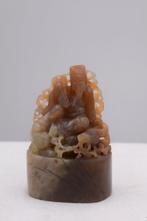 santone con animale - giada - Chine - Dynastie Qing, Antiek en Kunst