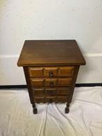 Armoire - Élégante commode en bois foncé au design