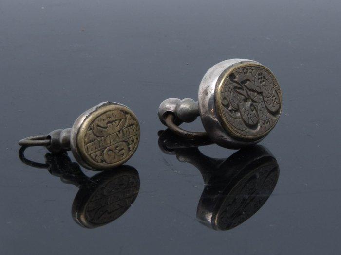 Deux pendentifs sigillaires ottomans - Argent avec des, Antiek en Kunst, Kunst | Niet-Westerse kunst