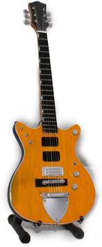 Miniatuur Gretsch G6131 gitaar met gratis standaard, Nieuw, Beeldje, Replica of Model, Verzenden