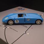 Artwork - Bugatti - Bugatti 57C TANK winner of 1939 24h, Hobby en Vrije tijd, Modelauto's | 1:5 tot 1:12, Nieuw