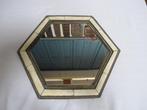 Spiegel- Zeshoekige spiegel Hexagon 1930 Art Nouveau 28 cm., Antiek en Kunst
